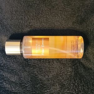 Victoria's Secret Amber Romance Fragrance Mist (NEW)